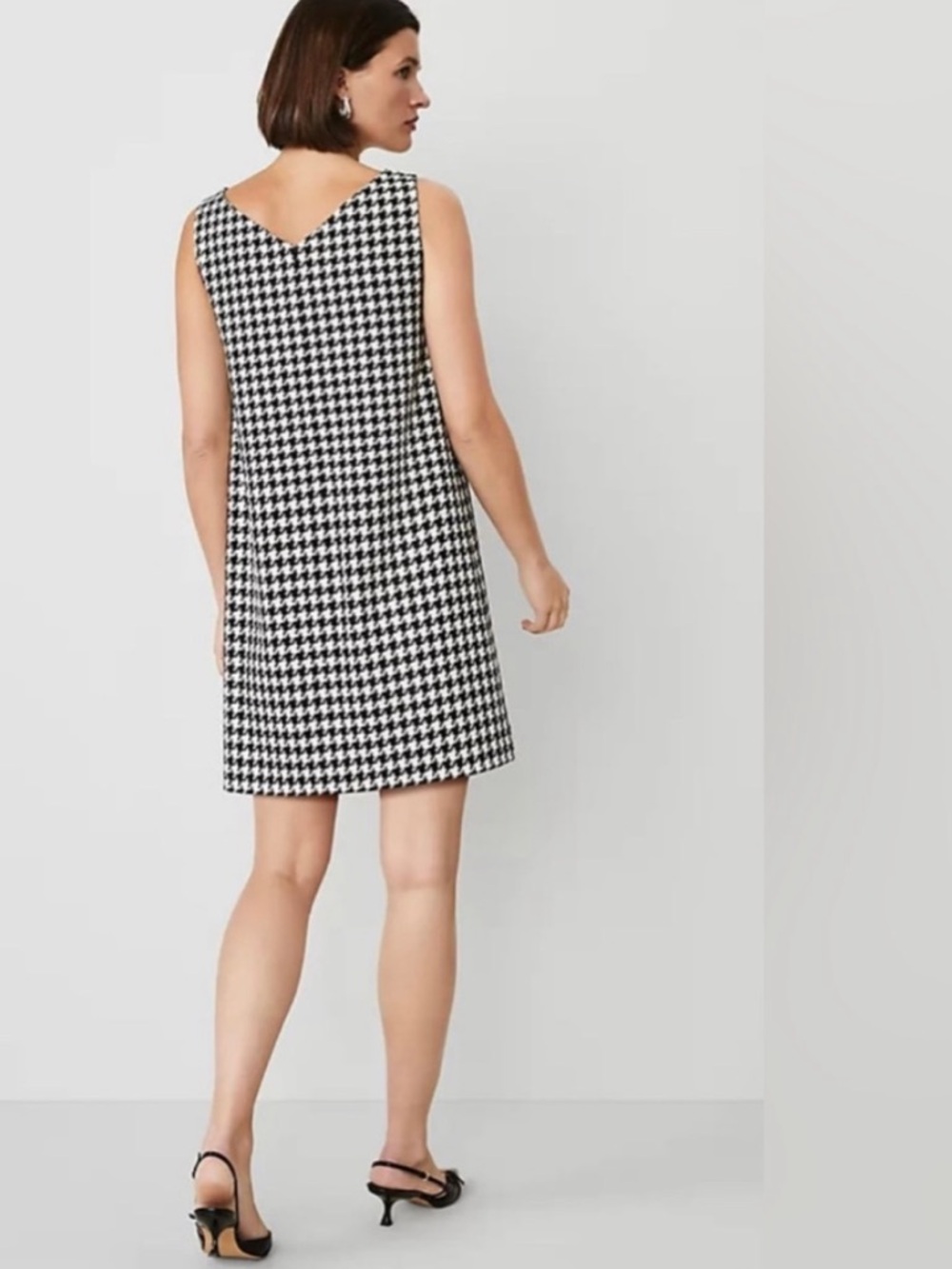 NWT Ann Taylor Black & White Houndstooth V-Neck Mini Dress, Size 10 - Picture 2 of 9